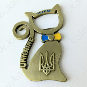 Магніт — відкривачка кішка під золото метал 6 х 4 см. Україна